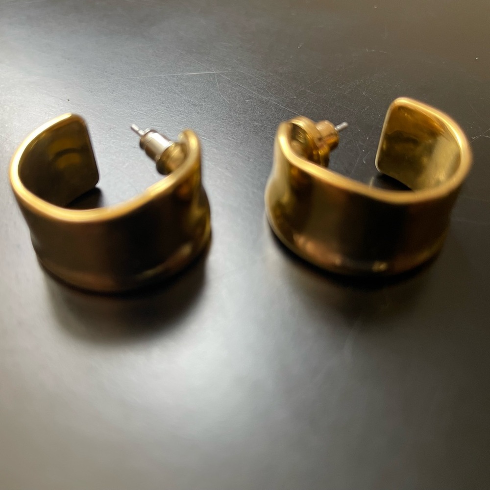 Jenny Bird Ora Hoop Earrings - Gold - Picture 8 of 8